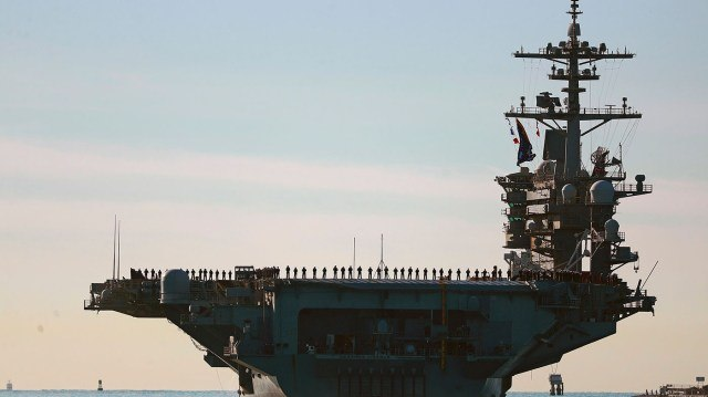 Политический газлайтинг: как Вашингтон реагирует на кризис в ВМС