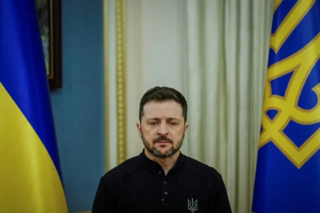 Уровень доверия украинцев Зеленскому снизился
