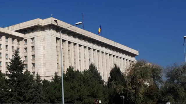 Минобороны Румынии заявило, что на территории страны упал беспилотник 