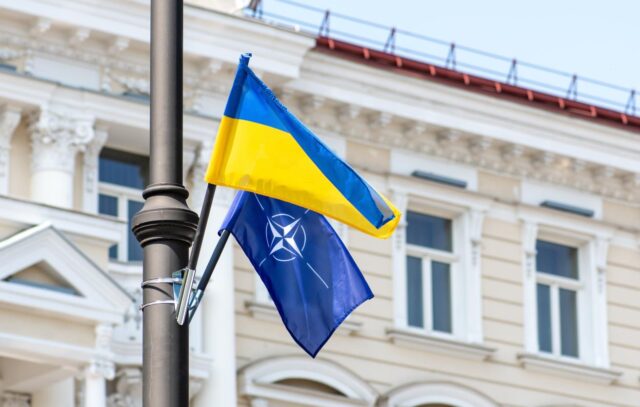 Депутаты АдГ потребовали исключить членство Украины в ЕС и военные гарантии