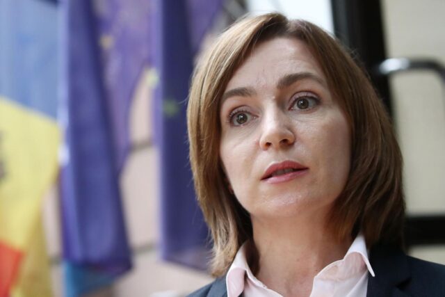 Оппозиция Молдавии потребовала отстранить Санду от должности