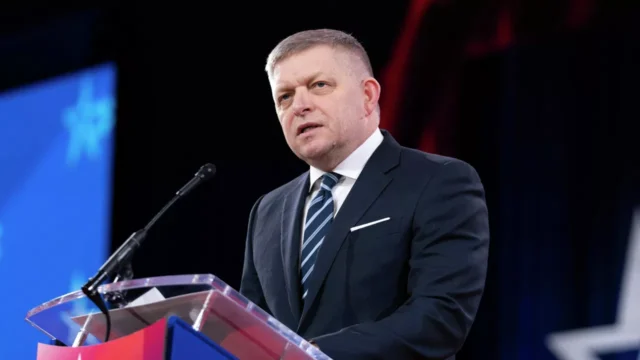 Фицо заявил, что Словакия не отправит военных против России