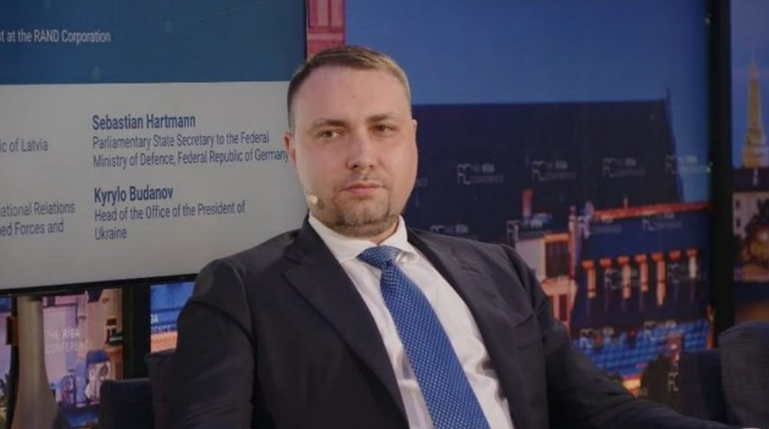 Кому помогает Латвия?