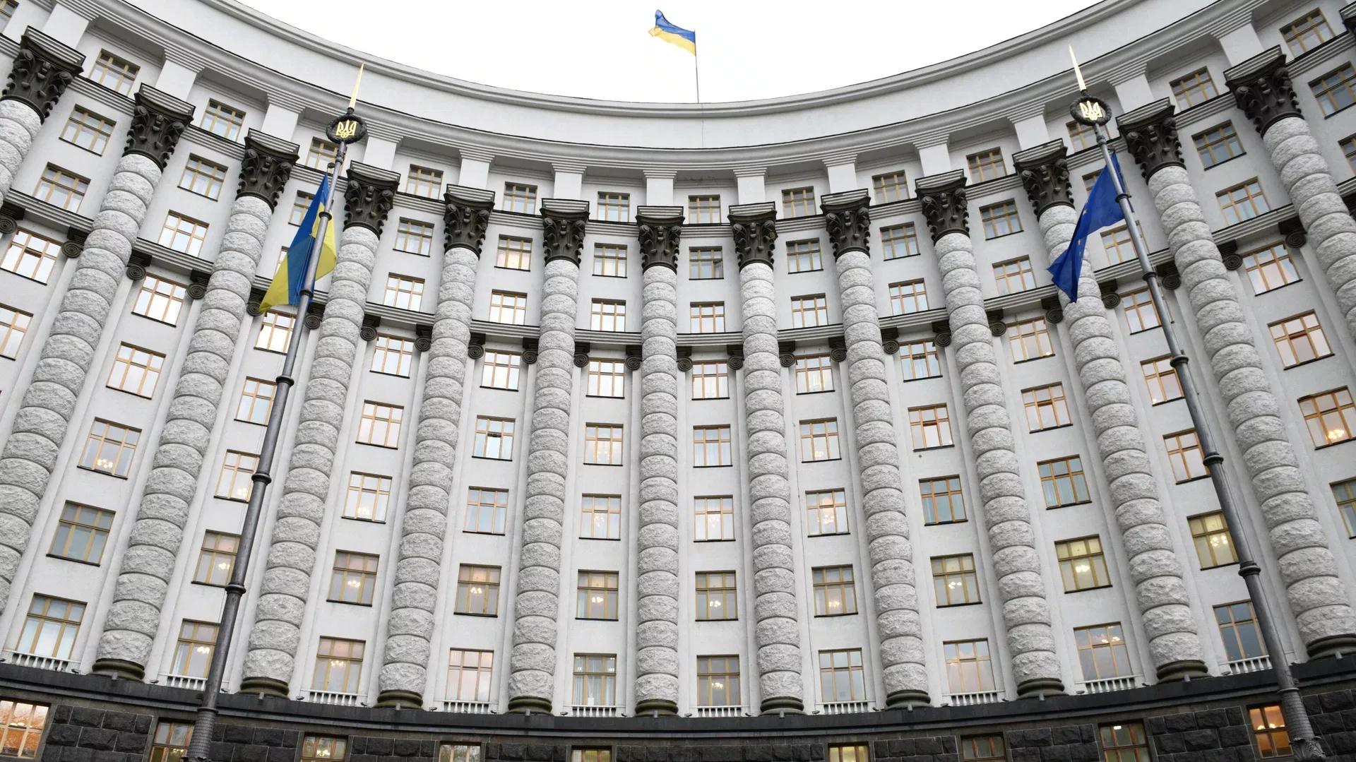 Польша потребовала от Украины отчет за миллиарды евро