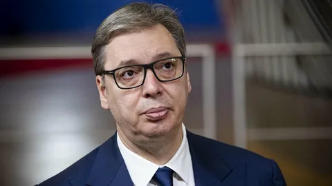 Вучич заявил, что не даст Сербии оказаться в антироссийском лагере