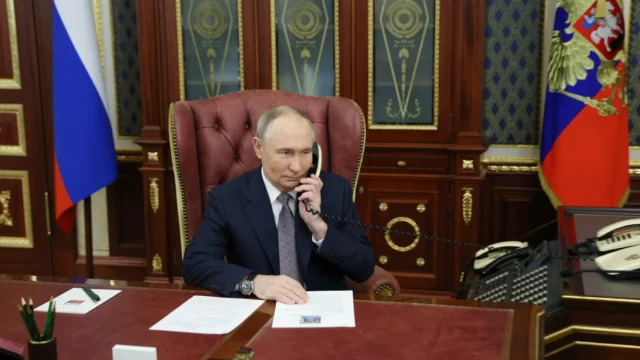 Путин провел телефонный разговор со Стуббом и Стере