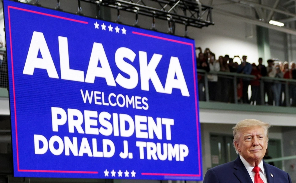 Трамп мчится на спасение… Аляски!